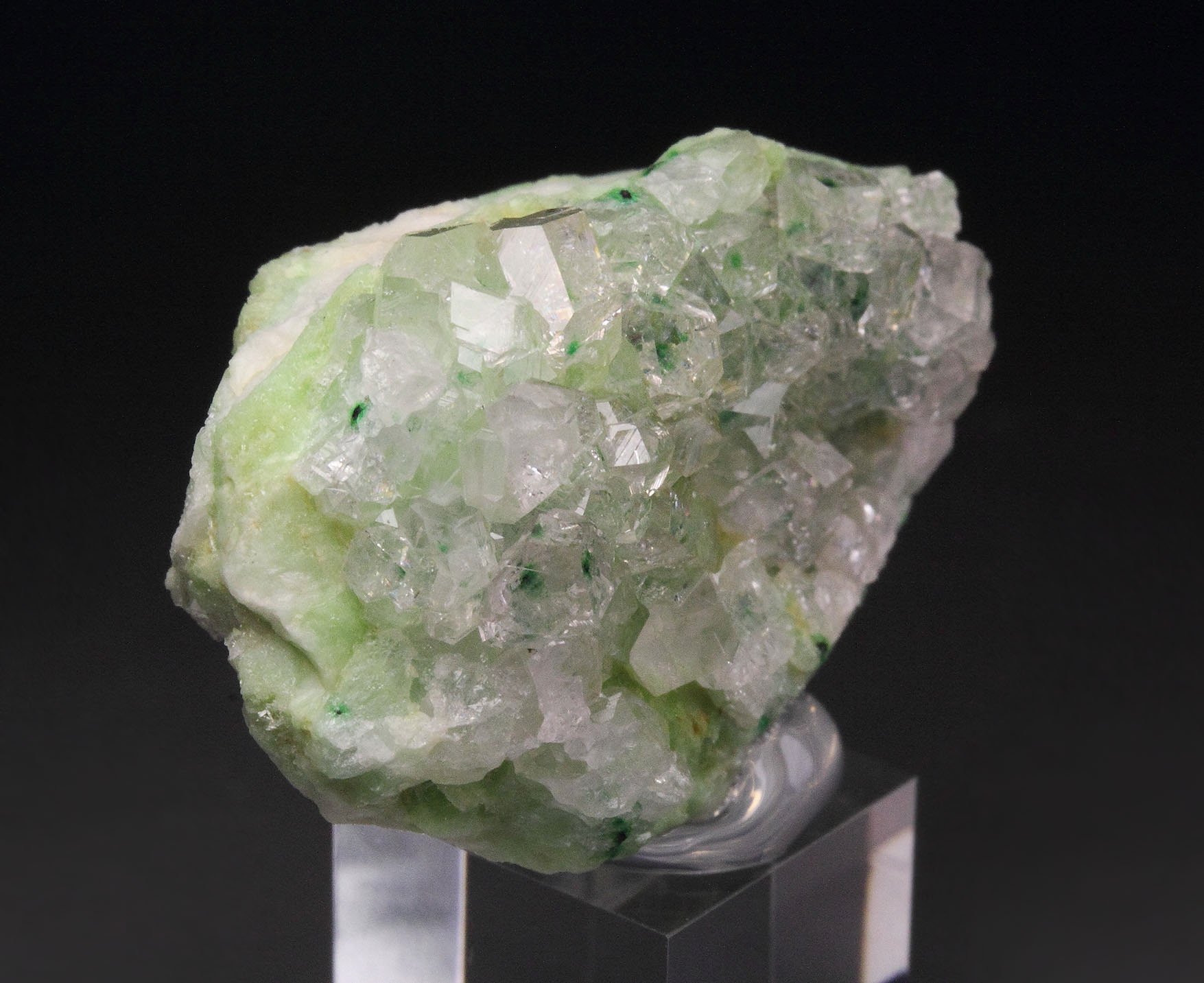 gem GARNET var. GROSSULAR with GREEN CHROMIAN PHANTOMS