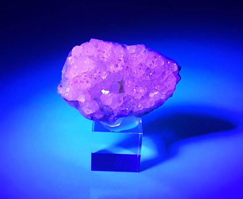 gem GARNET var. GROSSULAR with GREEN CHROMIAN PHANTOMS