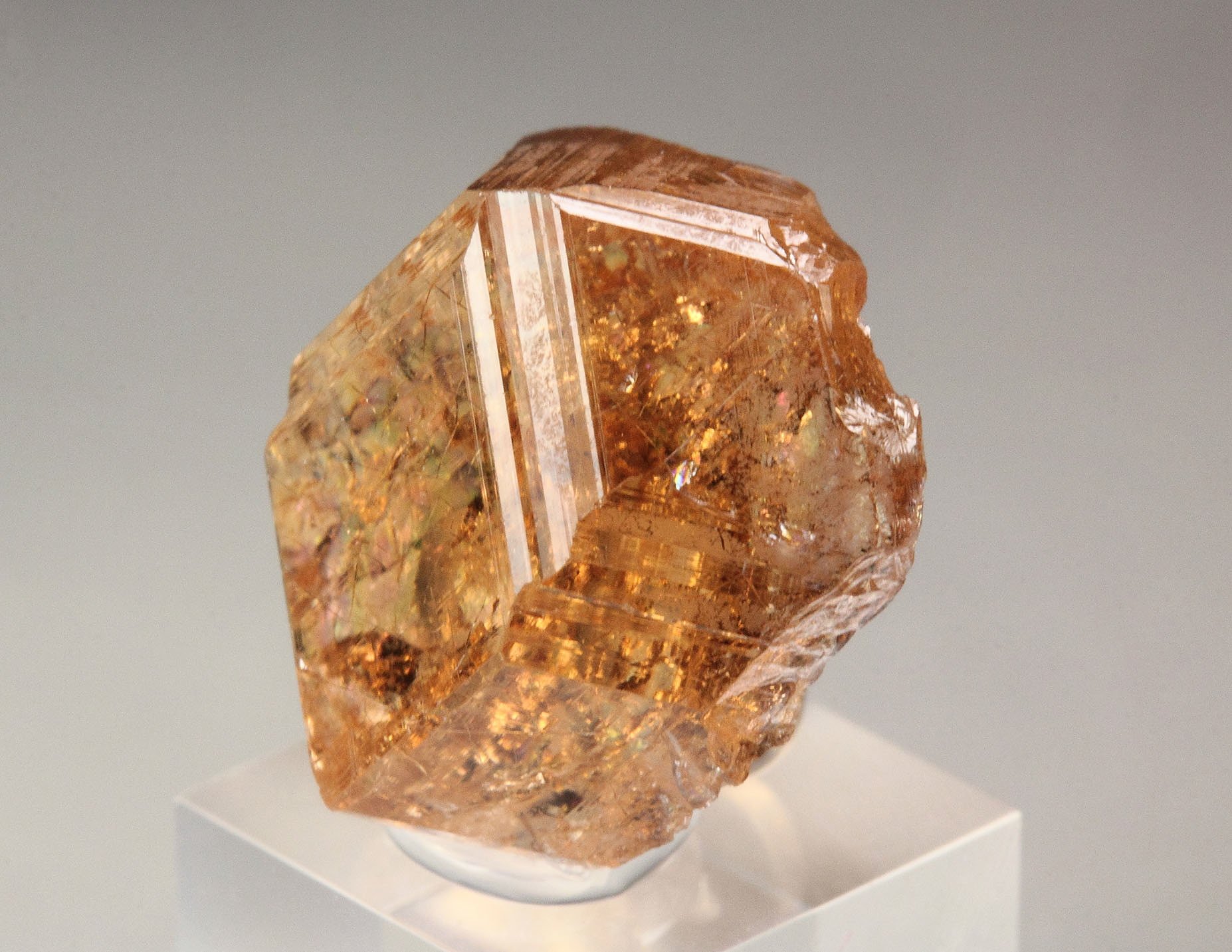 gem GARNET var. GROSSULAR