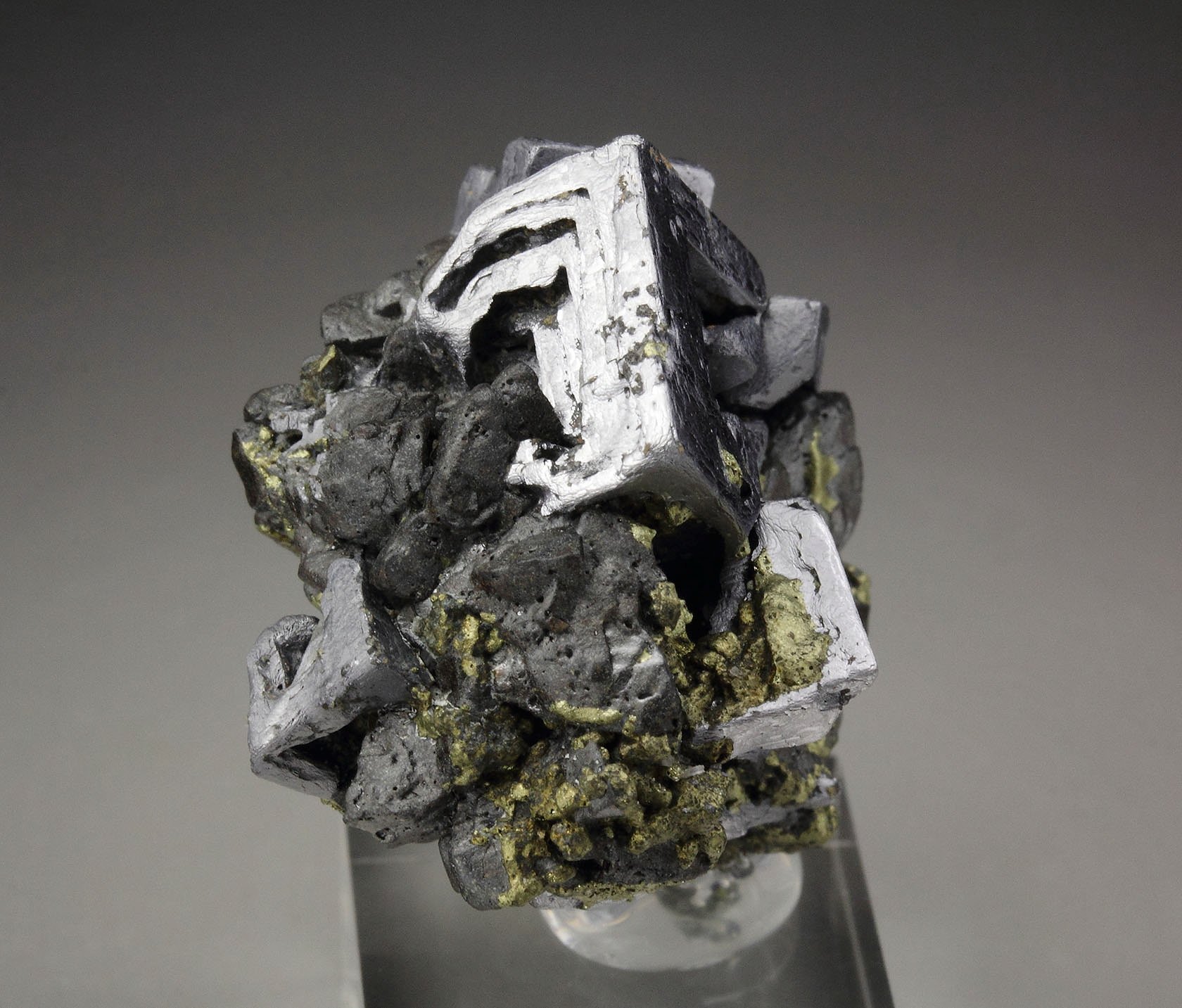 skeletal GALENA, CHALCOPYRITE, SPHALERITE, QUARTZ