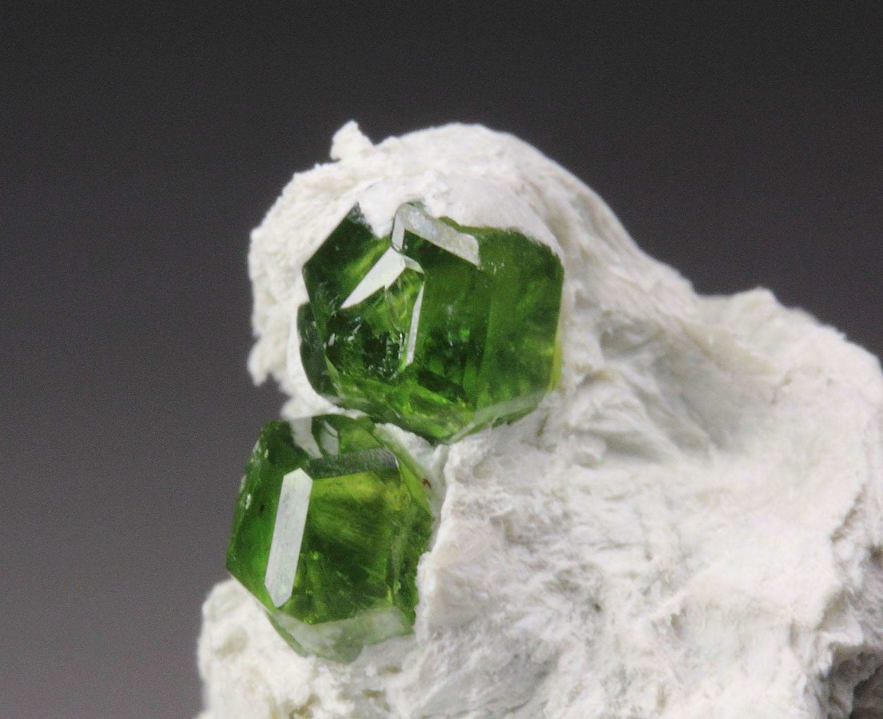 gem GARNET var. ANDRADITE var. DEMANTOID
