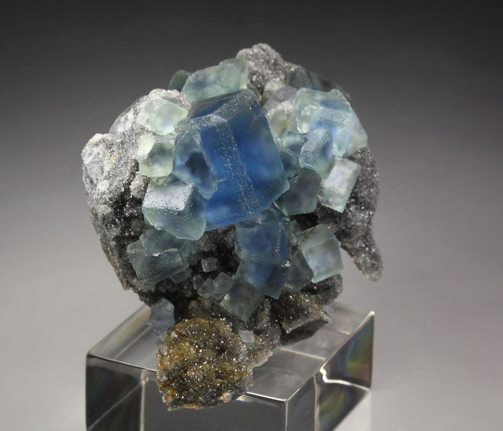 FLUORITE with phantoms, QUARTZ