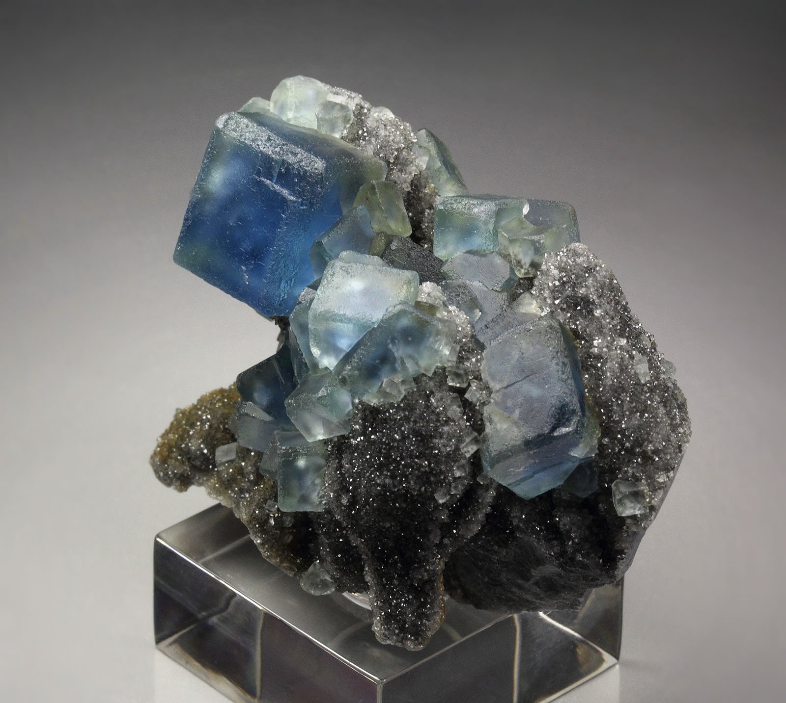 FLUORITE with phantoms, QUARTZ