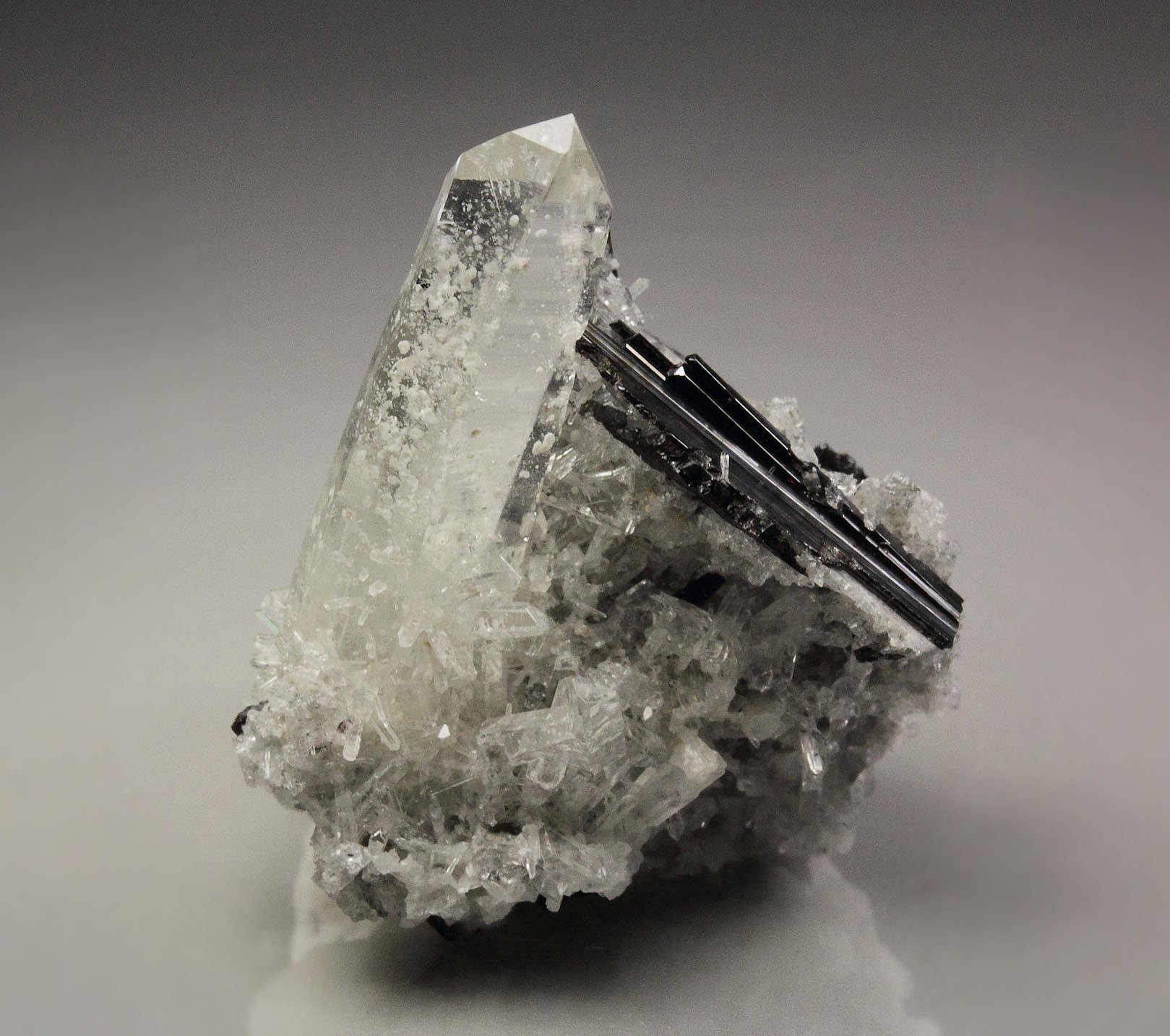 HUBNERITE, QUARTZ 