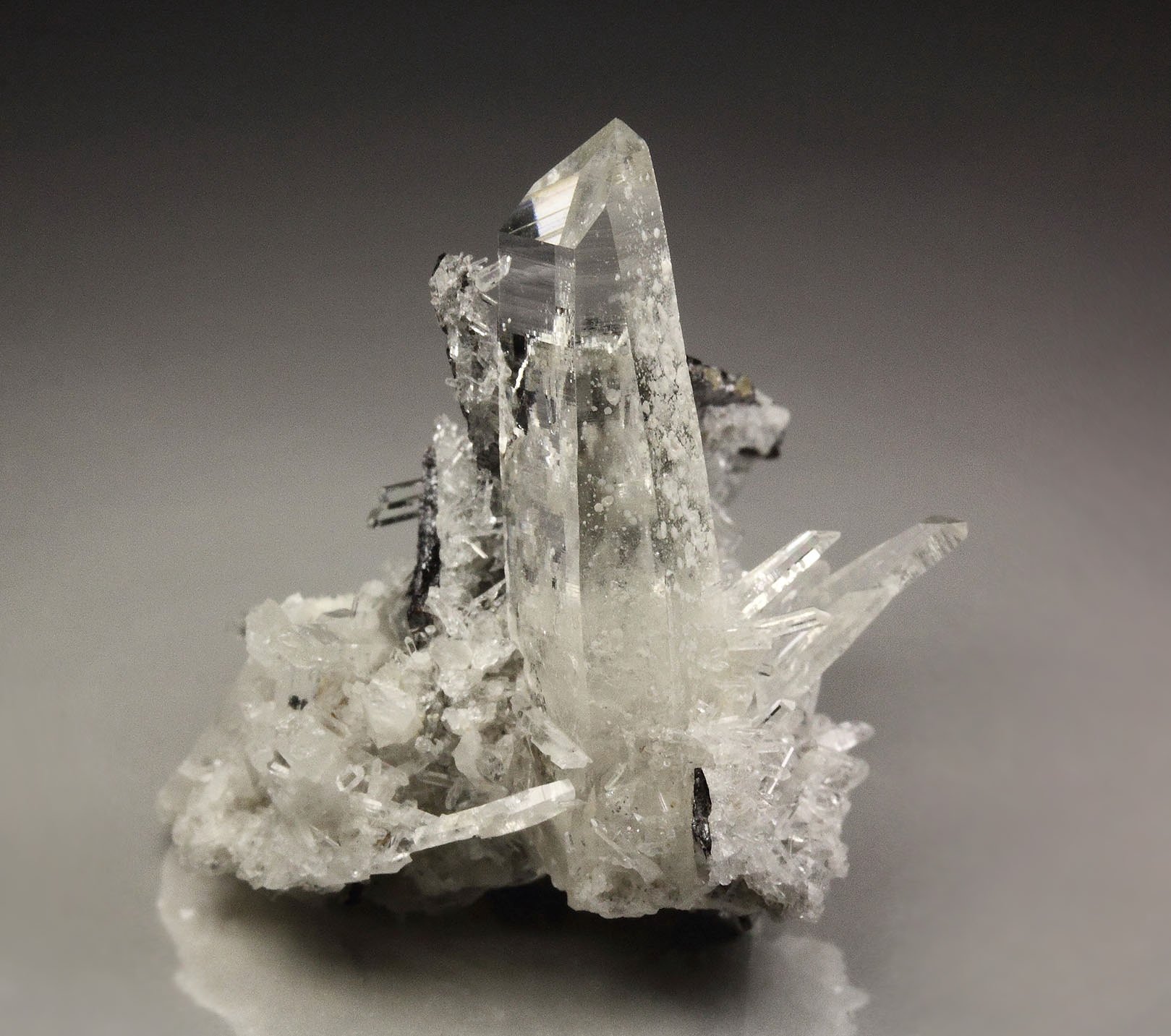 HUBNERITE, QUARTZ 