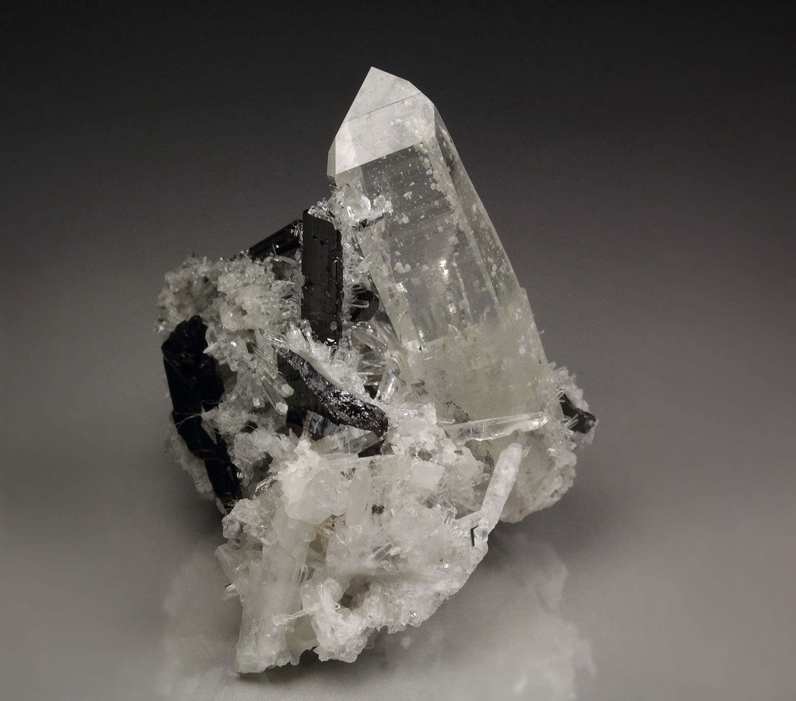 HUBNERITE, QUARTZ 
