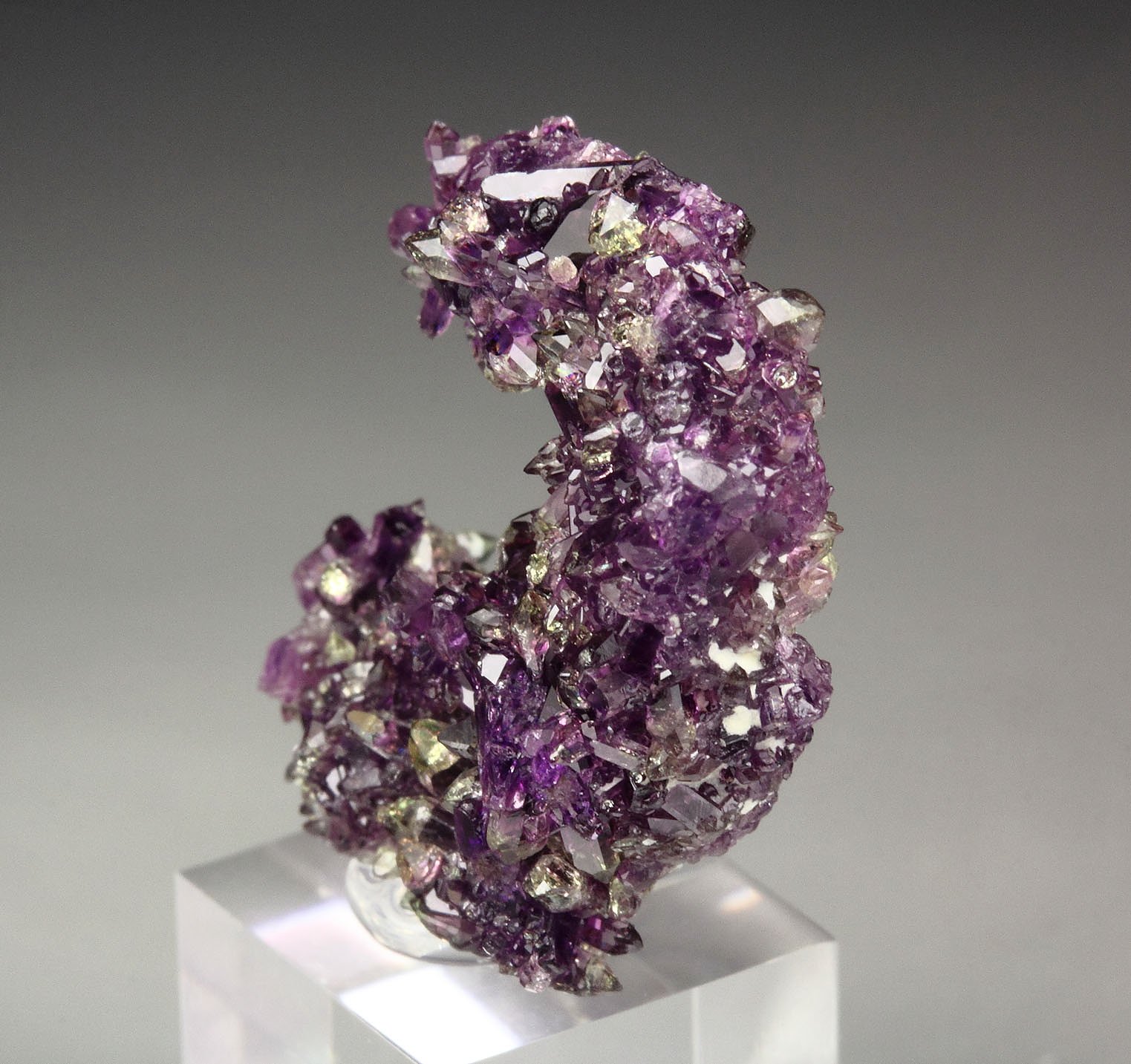 VESUVIANITE var. MANGANOAN