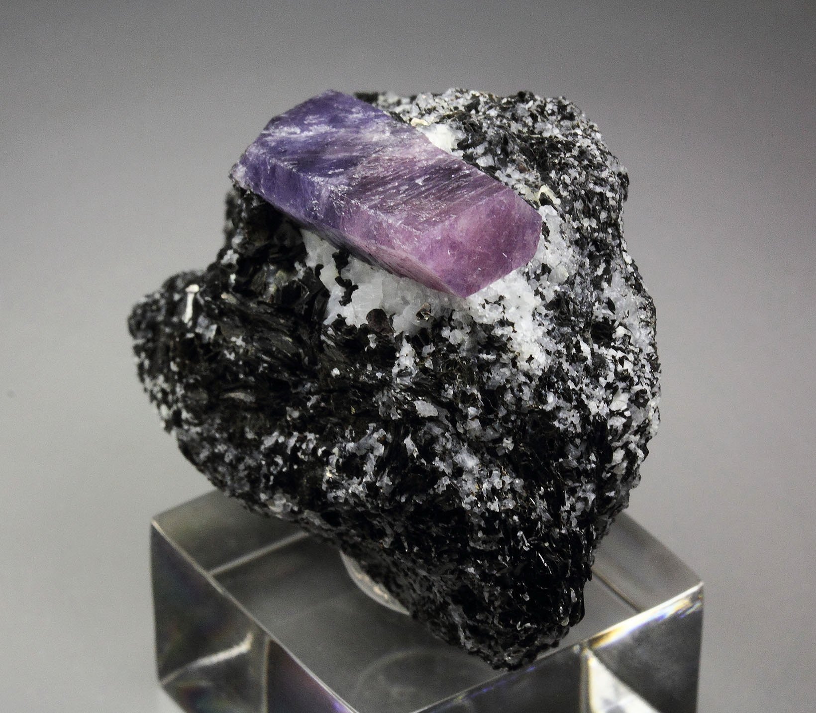 bi-color CORUNDUM var. RUBY, MUSCOVITE