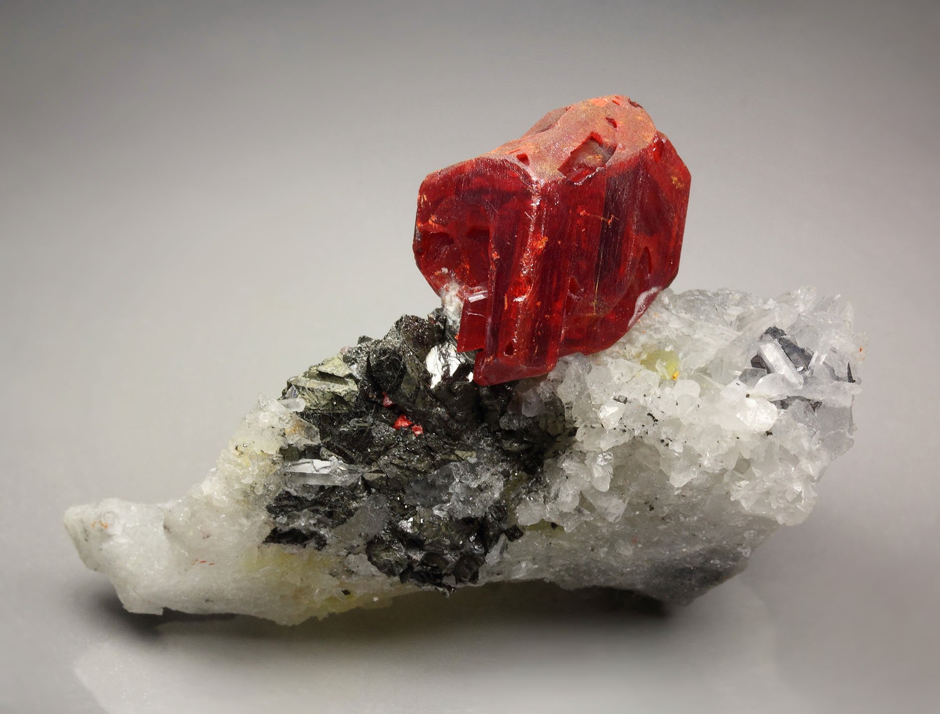 REALGAR, SPHALERITE, QUARTZ